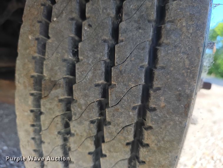 image for item EF3670 2004 GMC C5500 dump truck