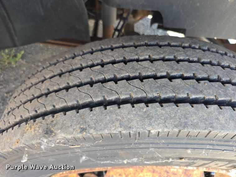 image for item EF3670 2004 GMC C5500 dump truck