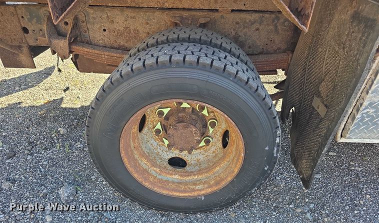 image for item EF3670 2004 GMC C5500 dump truck