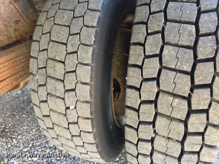 image for item EF3670 2004 GMC C5500 dump truck