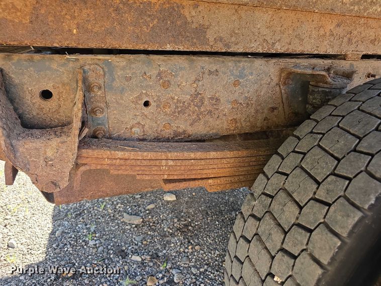 image for item EF3670 2004 GMC C5500 dump truck