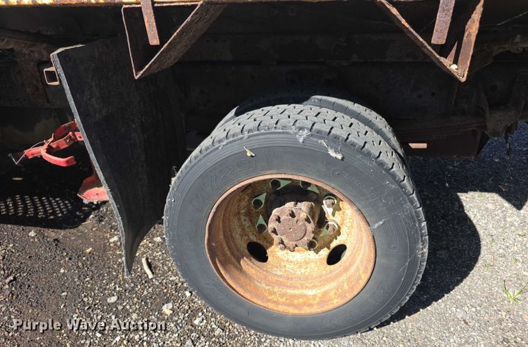 image for item EF3670 2004 GMC C5500 dump truck