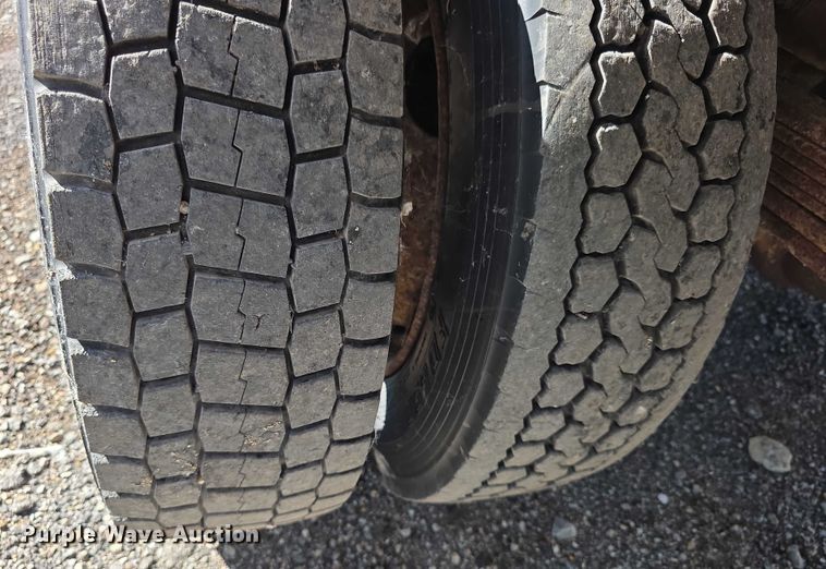 image for item EF3670 2004 GMC C5500 dump truck