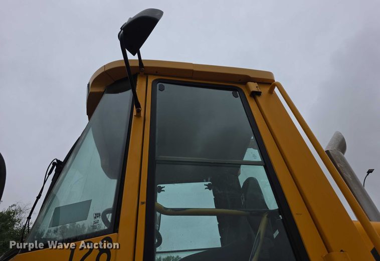 image for item EF3698 1999 JCB 426B wheel loader