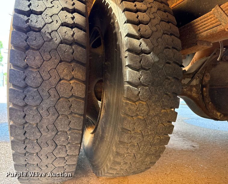 image for item EJ4718 1999 Blue Bird school bus