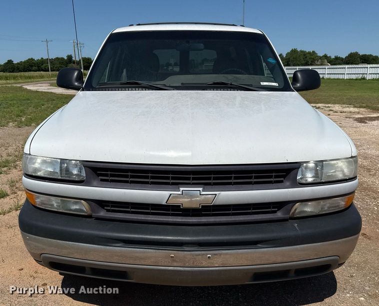image for item EJ4719 2001 Chevrolet Suburban C1500 SUV