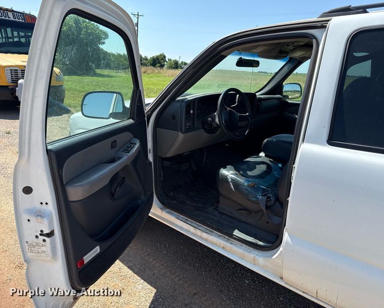 image for item EJ4719 2001 Chevrolet Suburban C1500 SUV