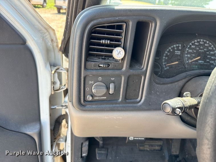 image for item EJ4719 2001 Chevrolet Suburban C1500 SUV