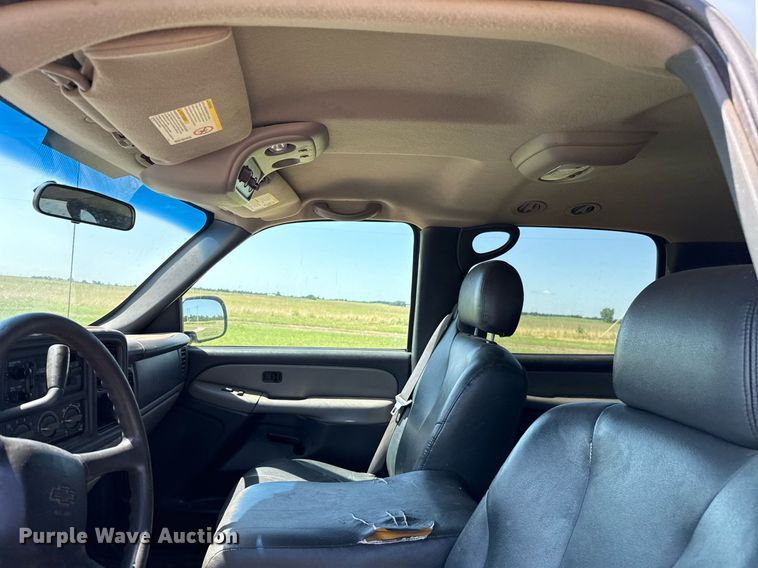 image for item EJ4719 2001 Chevrolet Suburban C1500 SUV