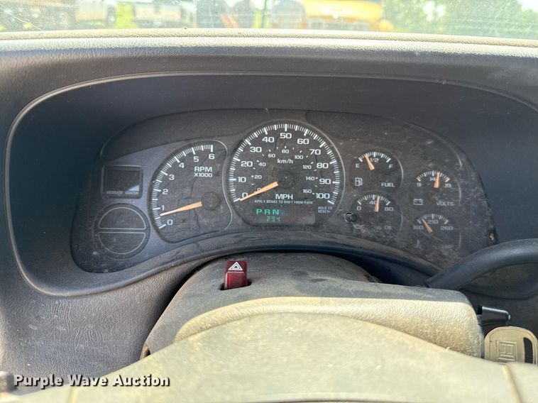 image for item EJ4719 2001 Chevrolet Suburban C1500 SUV