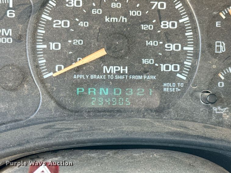 image for item EJ4719 2001 Chevrolet Suburban C1500 SUV