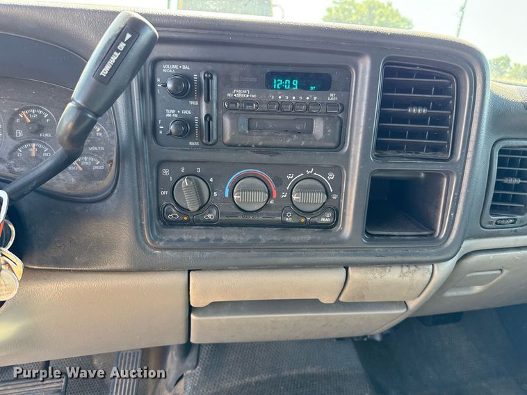 image for item EJ4719 2001 Chevrolet Suburban C1500 SUV