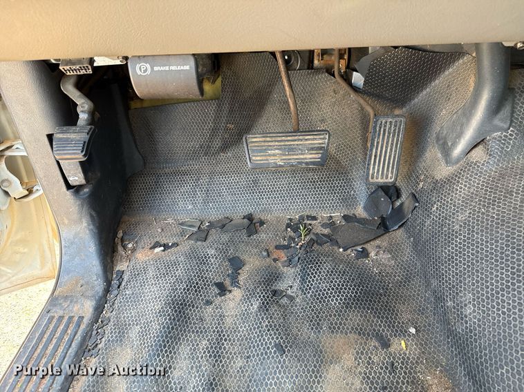 image for item EJ4719 2001 Chevrolet Suburban C1500 SUV