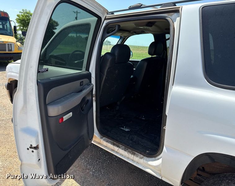 image for item EJ4719 2001 Chevrolet Suburban C1500 SUV