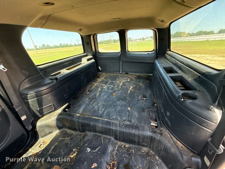 image for item EJ4719 2001 Chevrolet Suburban C1500 SUV