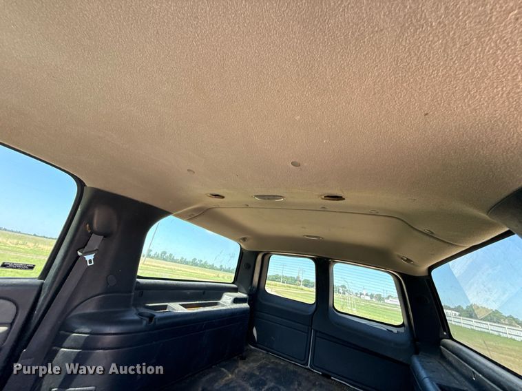 image for item EJ4719 2001 Chevrolet Suburban C1500 SUV