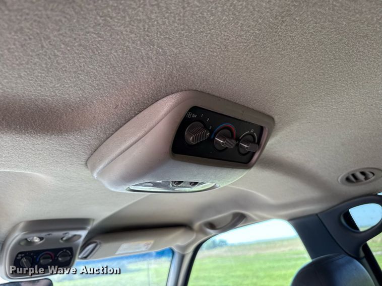 image for item EJ4719 2001 Chevrolet Suburban C1500 SUV