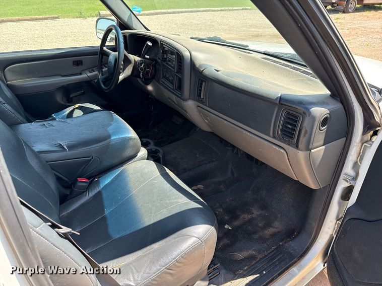 image for item EJ4719 2001 Chevrolet Suburban C1500 SUV