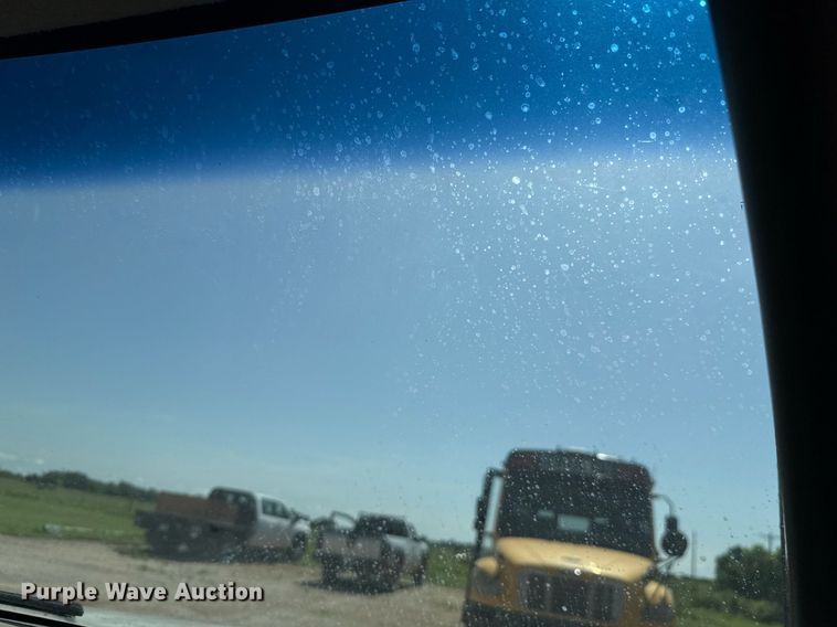 image for item EJ4719 2001 Chevrolet Suburban C1500 SUV