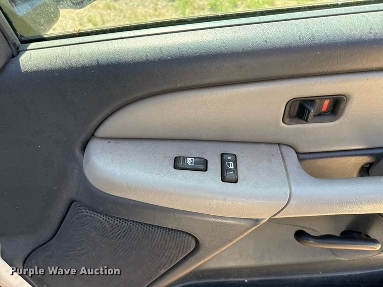 image for item EJ4719 2001 Chevrolet Suburban C1500 SUV