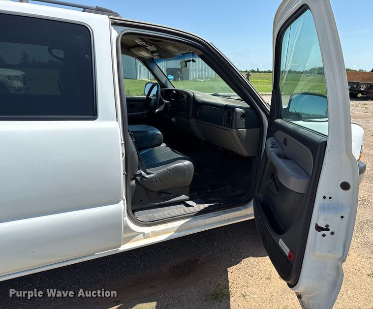 image for item EJ4719 2001 Chevrolet Suburban C1500 SUV