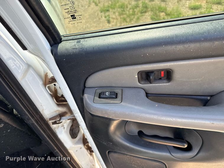 image for item EJ4719 2001 Chevrolet Suburban C1500 SUV