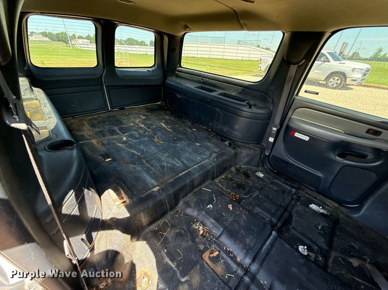 image for item EJ4719 2001 Chevrolet Suburban C1500 SUV