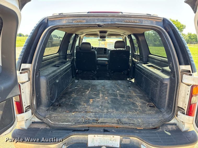 image for item EJ4719 2001 Chevrolet Suburban C1500 SUV