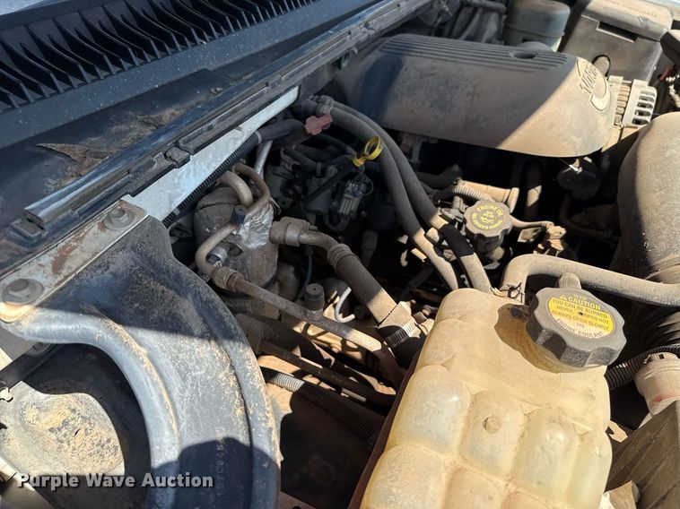 image for item EJ4719 2001 Chevrolet Suburban C1500 SUV