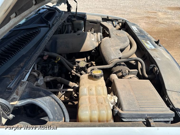 image for item EJ4719 2001 Chevrolet Suburban C1500 SUV