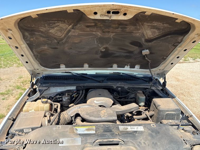 image for item EJ4719 2001 Chevrolet Suburban C1500 SUV