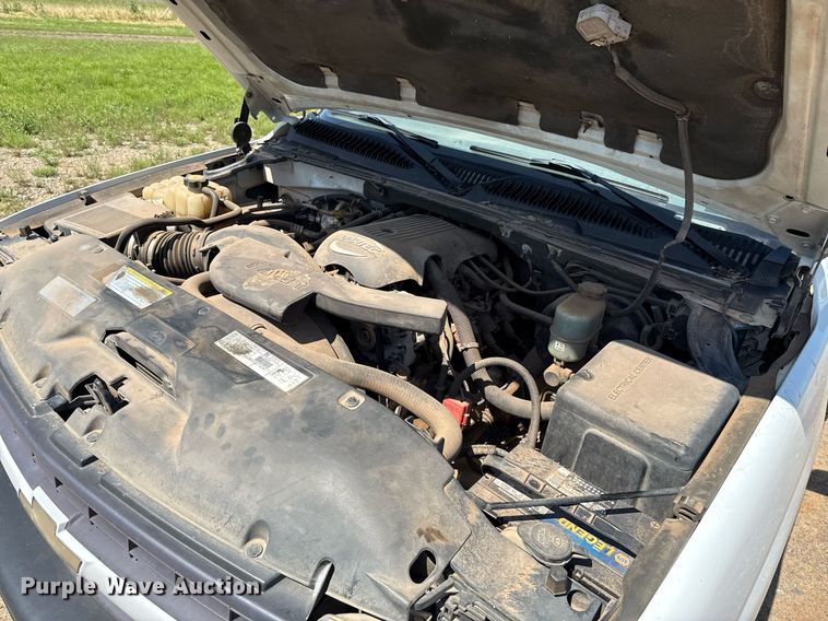 image for item EJ4719 2001 Chevrolet Suburban C1500 SUV