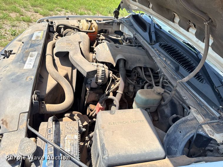 image for item EJ4719 2001 Chevrolet Suburban C1500 SUV