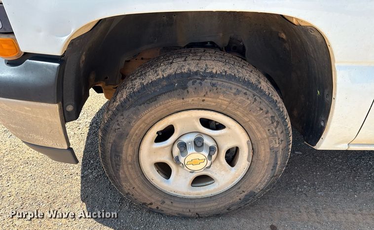 image for item EJ4719 2001 Chevrolet Suburban C1500 SUV