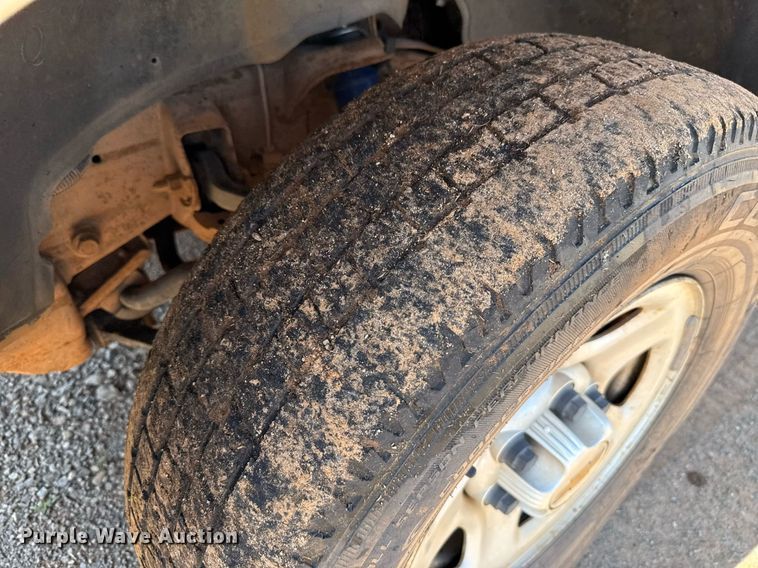 image for item EJ4719 2001 Chevrolet Suburban C1500 SUV