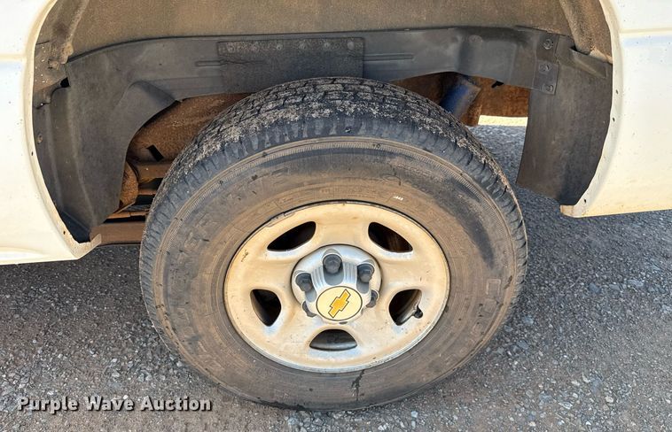 image for item EJ4719 2001 Chevrolet Suburban C1500 SUV