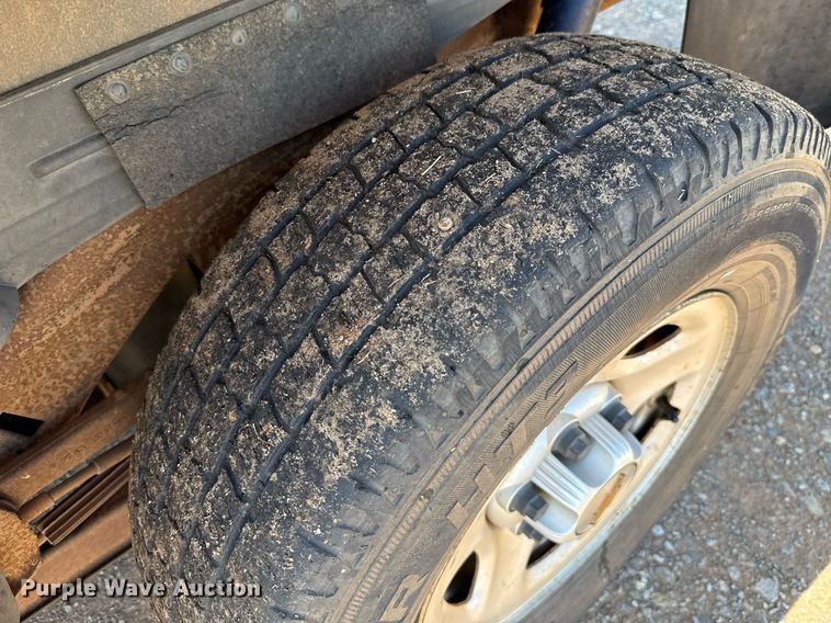 image for item EJ4719 2001 Chevrolet Suburban C1500 SUV