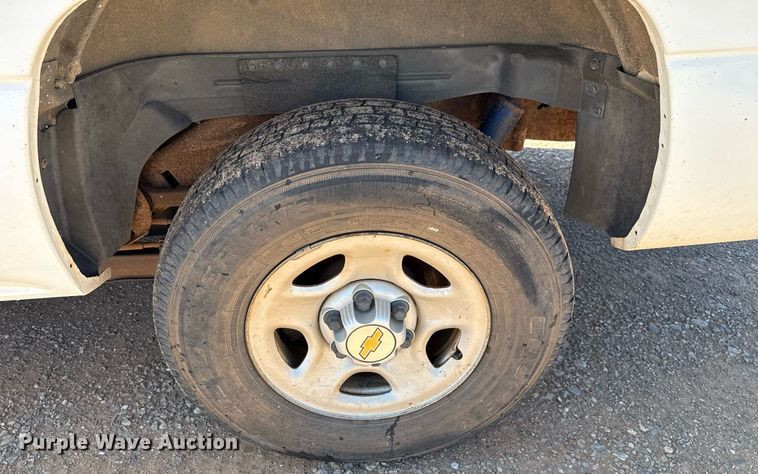 image for item EJ4719 2001 Chevrolet Suburban C1500 SUV