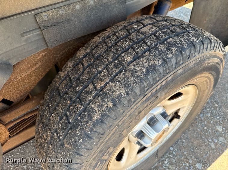 image for item EJ4719 2001 Chevrolet Suburban C1500 SUV