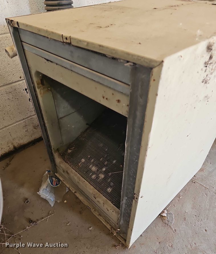 image for item EK5376 Approximately 6 HVAC units