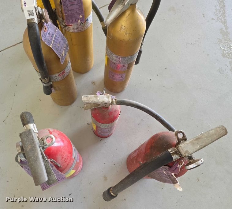 image for item EK5411 (7) fire extinguishers
