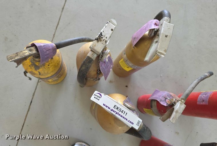 image for item EK5411 (7) fire extinguishers