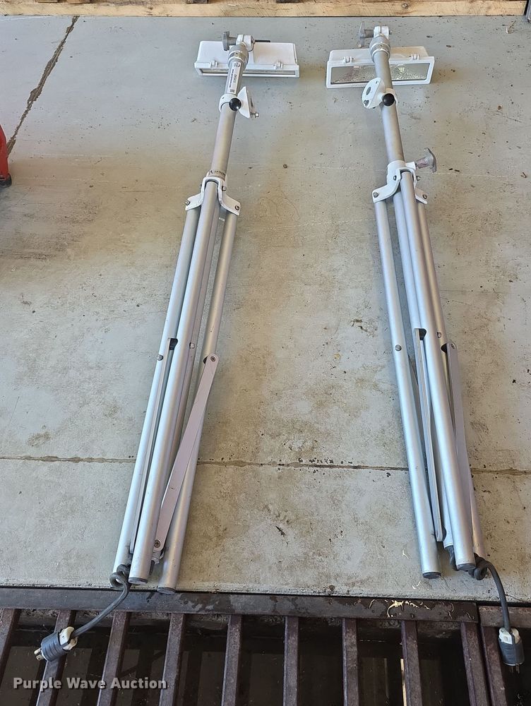 image for item EK5415 (2) Akron telescopic truck lights