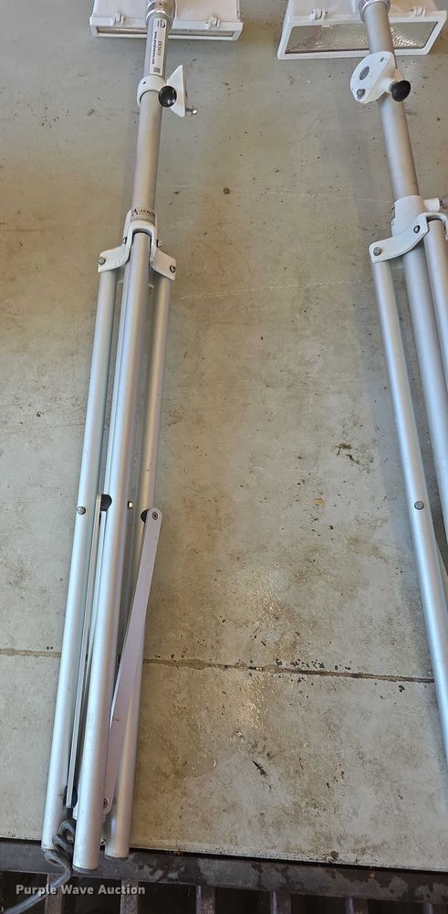 image for item EK5415 (2) Akron telescopic truck lights