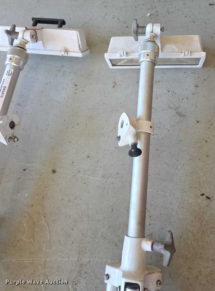 image for item EK5415 (2) Akron telescopic truck lights