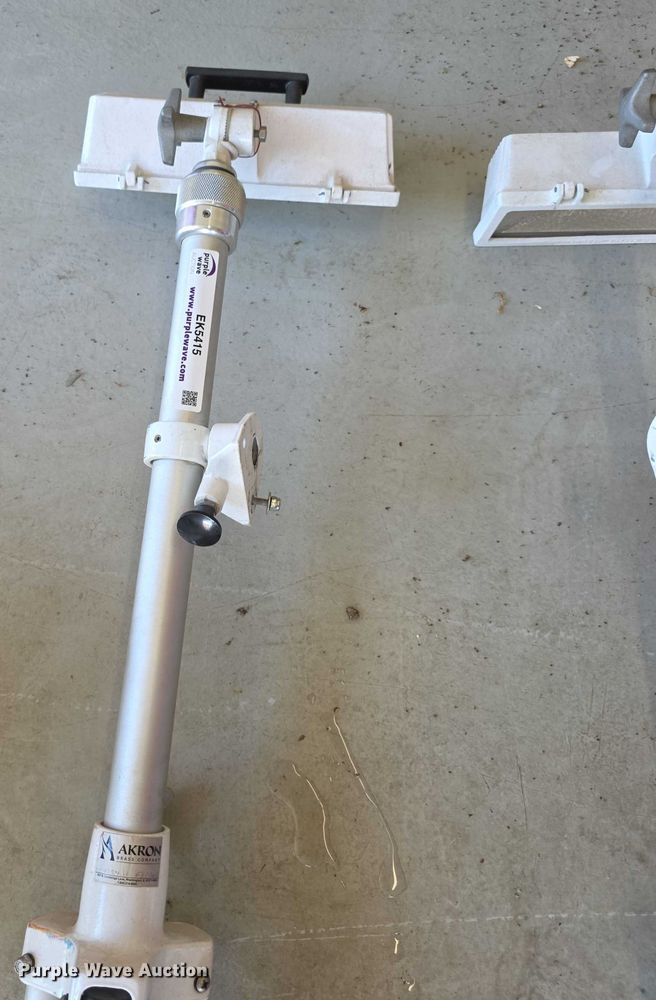 image for item EK5415 (2) Akron telescopic truck lights