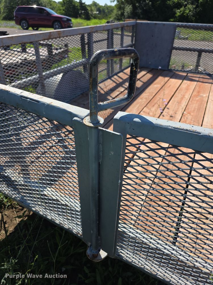 image for item EK5429 1999 Texas Bragg utility trailer