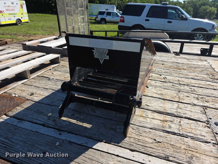 image for item EK5430 2008 PJ Deckover equipment trailer