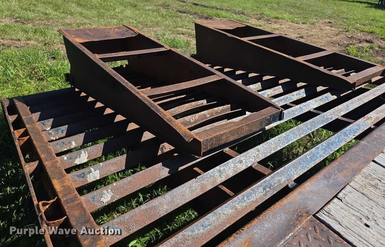 image for item EK5430 2008 PJ Deckover equipment trailer