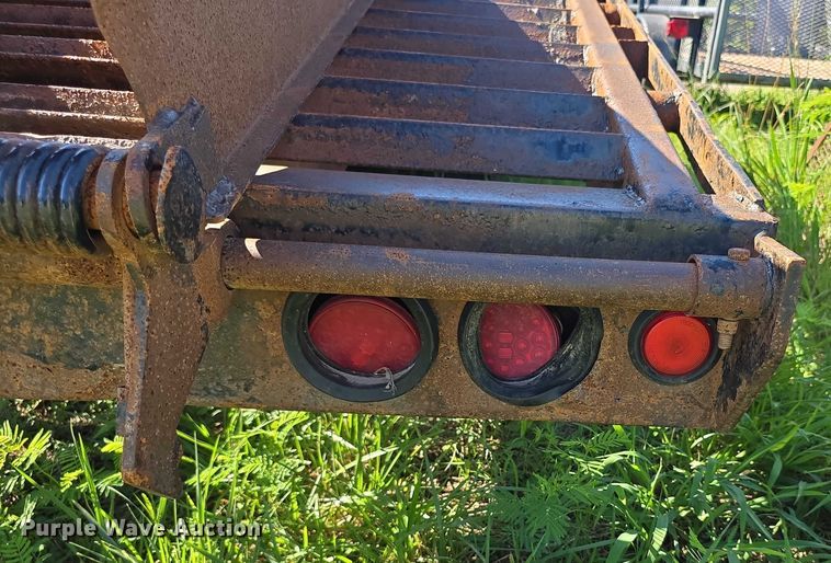 image for item EK5430 2008 PJ Deckover equipment trailer